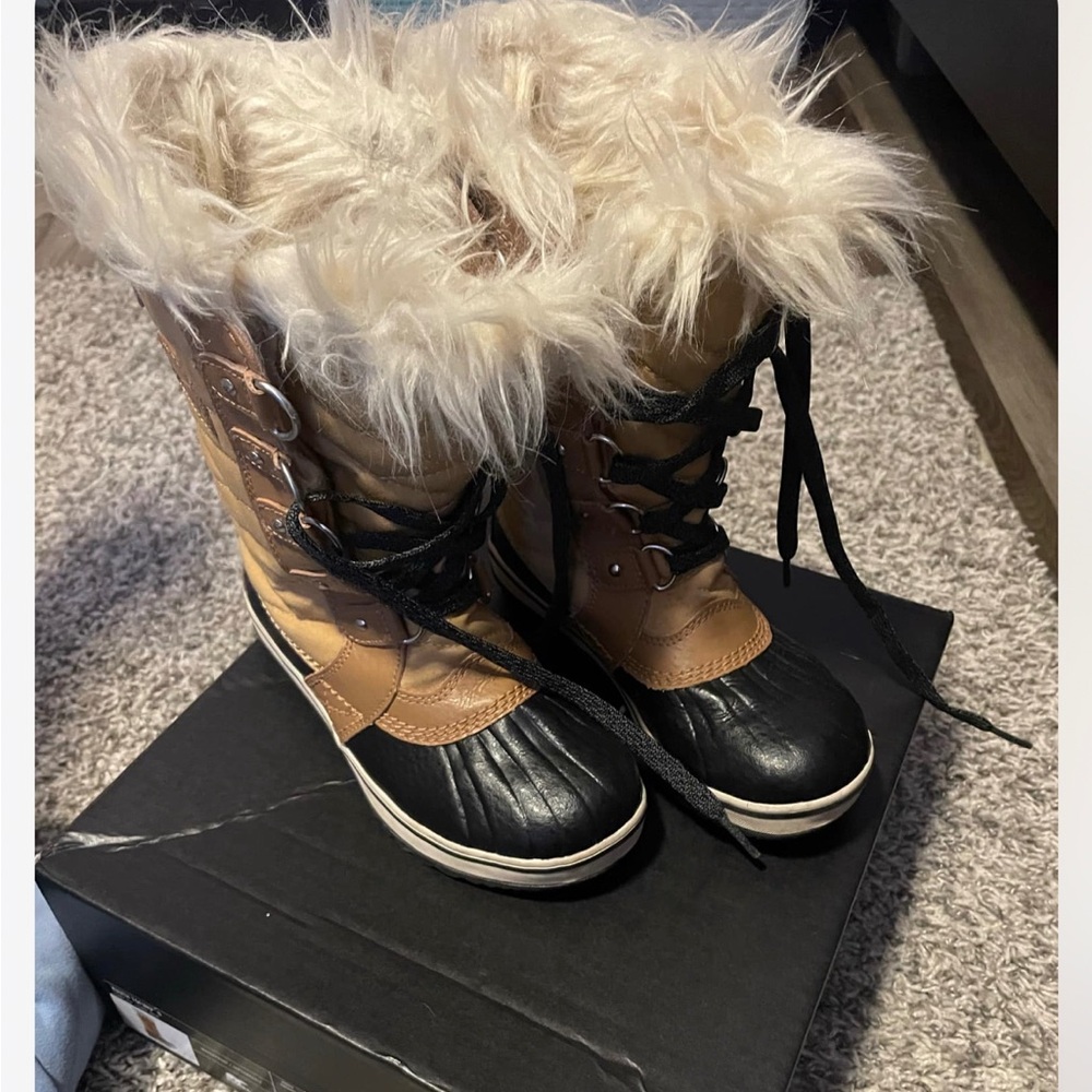 Stylish Fur-Lined Winter Boots